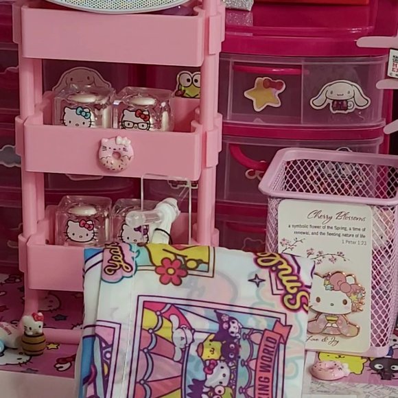 Hello Kitty & Friends Graphic Foldable Reusable Tote Bag - Picture 3 of 7